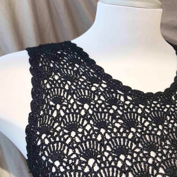 Vintage crochet knitted floral sleeveless tank top in black - Picture 6 of 6